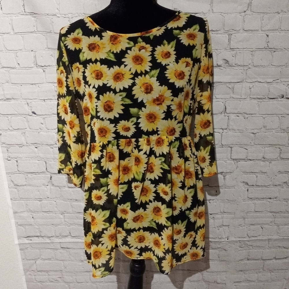 FOREVER 21 small sheer daisy blouse